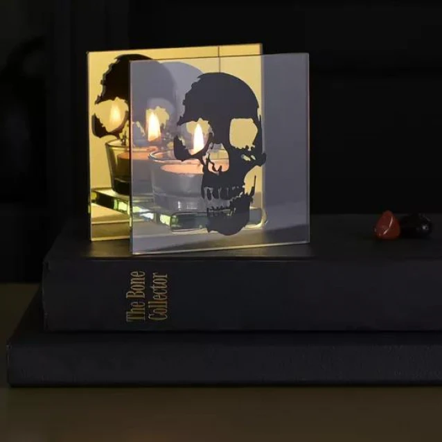 Gold and Black Κηροπήγιο Ρεσώ Νεκροκεφαλή