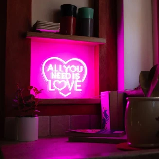 Legami Valentine Φωτεινή Πινακίδα LED με Εφέ Νέον It’s a Sign All You Need Is Love